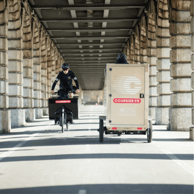 <span class="x-red">coursiers</span>
professionnels 100% salariés