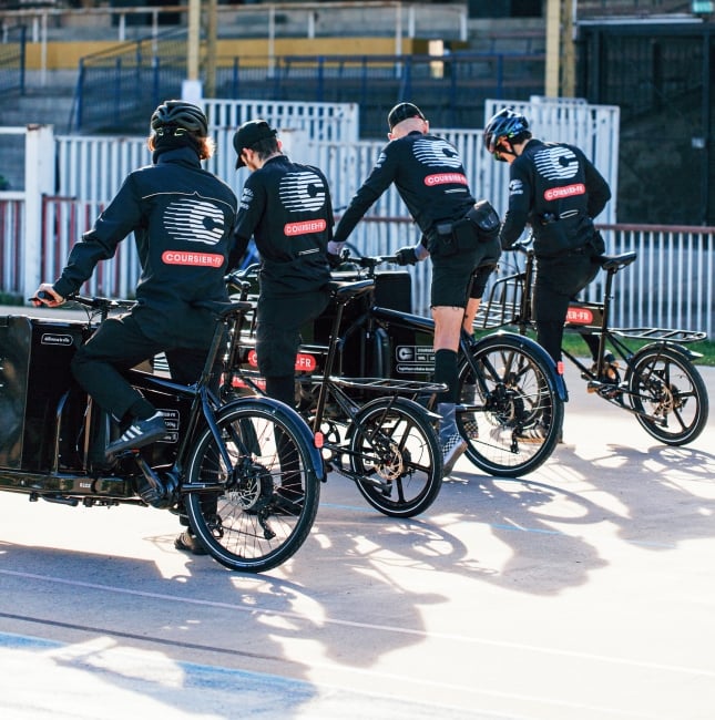 <span class="x-red">coursiers</span>
professionnels 100% salariés